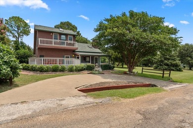 BEAUTIFULLY LANDSCAPED HOME ON 4 LOTS AT THE HEART OF THE LAKE - photo 3
