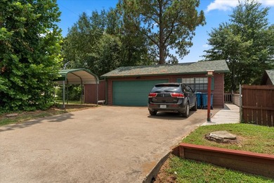 BEAUTIFULLY LANDSCAPED HOME ON 4 LOTS AT THE HEART OF THE LAKE - photo 7