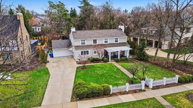 From renowned architect Wallace Frost, these timeless homes are - photo 4