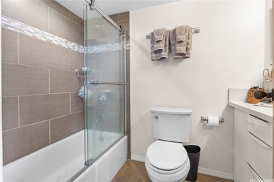 Amazing, one of a kind 2 bedroom 2 bath penthouse with washer - photo 15