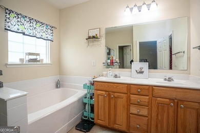 Welcome home to this beautifully maintained 4-bedroom, 2-bath - photo 20
