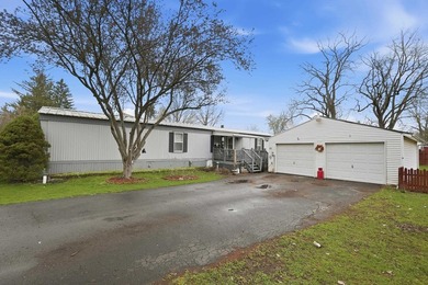 Well maintained 2-bedroom, 2 bath home with Deeded Lake Access - photo 1