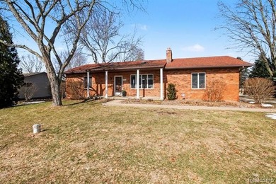 Woodland Lake - Livingston County Home Sale Pending in Brighton Michigan