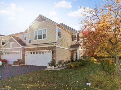 Silverstone Lake Townhome/Townhouse Active Under Contract in Carpentersville Illinois