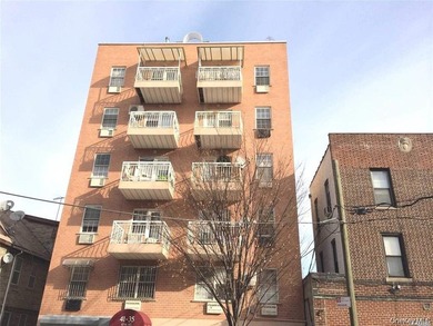 Prime Woodside location. This elevator condominium is - photo 1