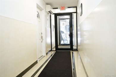 Prime Woodside location. This elevator condominium is - photo 2