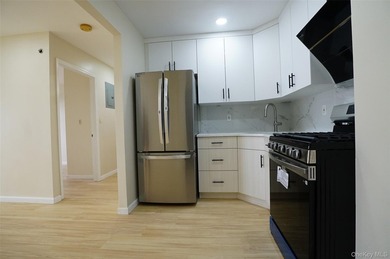 Prime Woodside location. This elevator condominium is - photo 6
