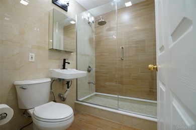 Prime Woodside location. This elevator condominium is - photo 10