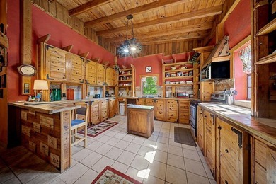 Discover the charm of Lake Sam Rayburn in this distinctive - photo 7