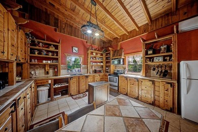 Discover the charm of Lake Sam Rayburn in this distinctive - photo 8