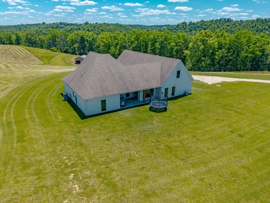 Welcome to this beautiful 4-bedroom, 3-bathroom newer-built home - photo 3