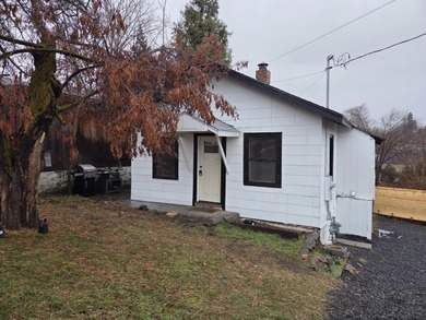 Upper Klamath Lake Home For Sale in Klamath Falls Oregon