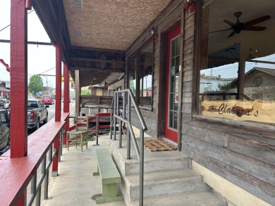 Great business opportunity in a popular tourist town! Revamped