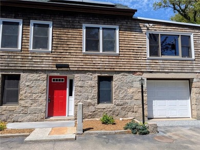 Final price drop! Gorgeous, exceptionally renovated 3+ bedroom - photo 2