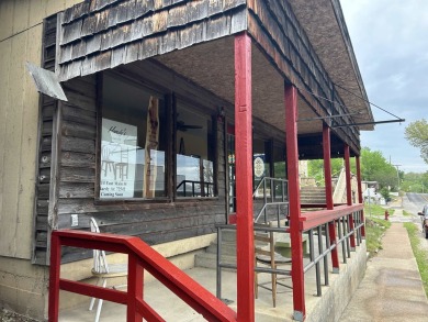 Great business opportunity in a popular tourist town! Revamped