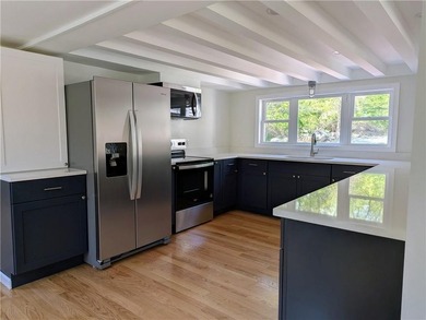Final price drop! Gorgeous, exceptionally renovated 3+ bedroom - photo 3