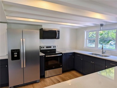 Final price drop! Gorgeous, exceptionally renovated 3+ bedroom - photo 4
