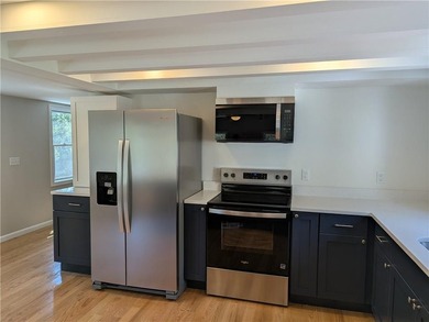 Final price drop! Gorgeous, exceptionally renovated 3+ bedroom - photo 5