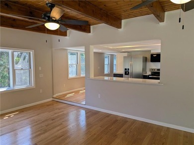 Final price drop! Gorgeous, exceptionally renovated 3+ bedroom - photo 6