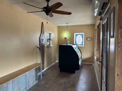 Great business opportunity in a popular tourist town! Revamped