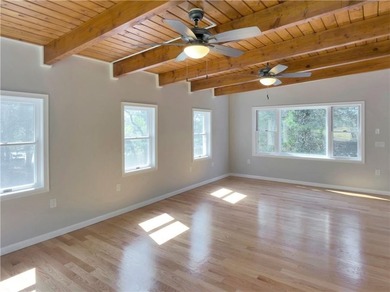 Final price drop! Gorgeous, exceptionally renovated 3+ bedroom - photo 7