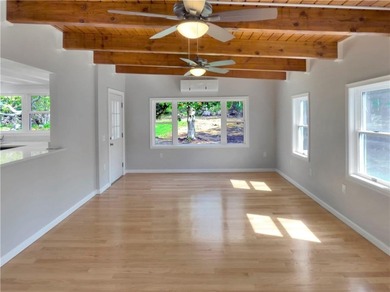 Final price drop! Gorgeous, exceptionally renovated 3+ bedroom - photo 8