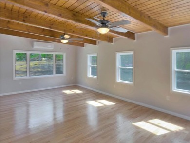 Final price drop! Gorgeous, exceptionally renovated 3+ bedroom - photo 9