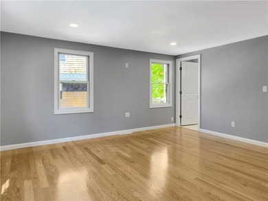Final price drop! Gorgeous, exceptionally renovated 3+ bedroom - photo 10