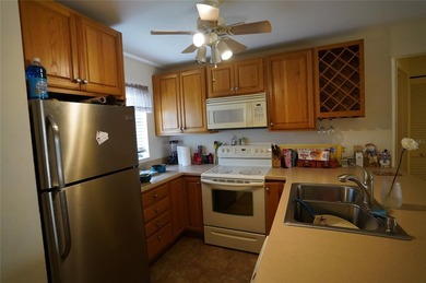 2/2. Villa Manor. Sensational End Unit Condo for added privacy - photo 3