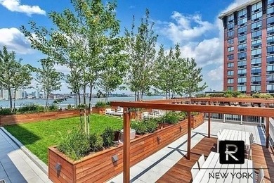 Welcome home to Residence 9R at River and Warren. This 1,153 sq - photo 11