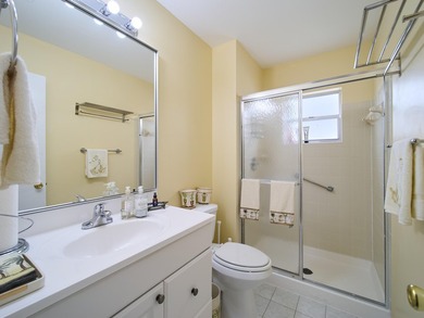 Welcome to this charming 2-bedroom, 2-bathroom villa nestled in - photo 14