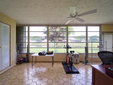 Welcome to this charming 2-bedroom, 2-bathroom villa nestled in - photo 17