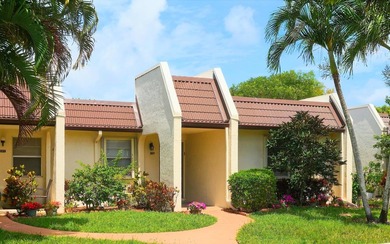 Welcome to this charming 2-bedroom, 2-bathroom villa nestled in - photo 29