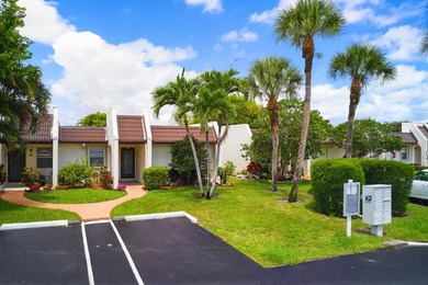 Welcome to this charming 2-bedroom, 2-bathroom villa nestled in - photo 33