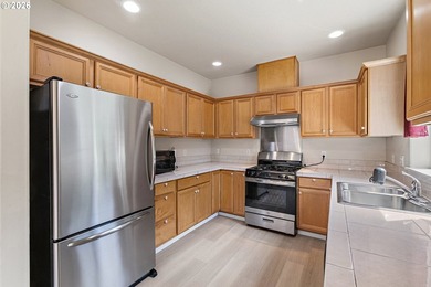 Welcome home to this beautifully maintained 3-bedroom, 2.5-bath - photo 10