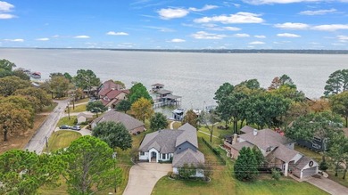 Stunningly renovated waterfront 2,920 sq ft home in Gun Barrel - photo 3