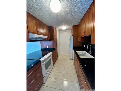 Welcome to Diamond Head Vista! This ground-floor corner unit - photo 3