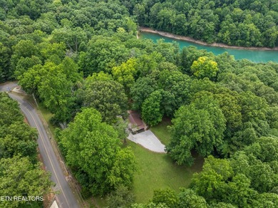 Charming brick cottage with seasonal lake views on 2.36 - photo 16