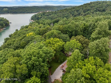 Charming brick cottage with seasonal lake views on 2.36 - photo 18