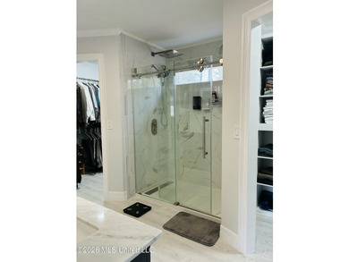 PRICE REDUCTION! MOVE-IN READY + SMART HOME + PRIVATE COURTYARD - photo 19
