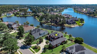 Luxury Waterfront Living with Private Pool in Plantation Lakes! - photo 6