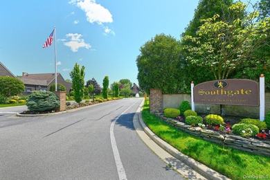 Sought after Brussels Condominium at Southgate. Easy access with - photo 6