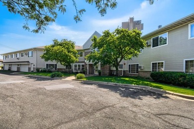 Experience affordable, one-level living in this beautifully - photo 1
