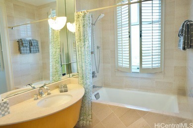 Penthouse living at Courtyards at Punahou-an exceptionally rare - photo 11
