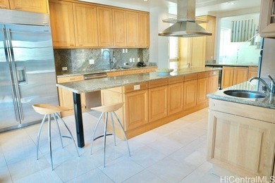 Penthouse living at Courtyards at Punahou-an exceptionally rare - photo 12