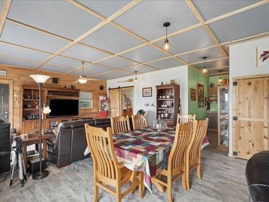 Escape to this hilltop setting with this charming 3-season cabin - photo 12