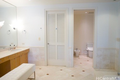 Penthouse living at Courtyards at Punahou-an exceptionally rare - photo 14