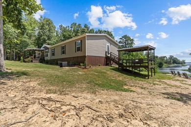 Lakefront living, room to roam, and move-in ready-this 4-bedroom - photo 6