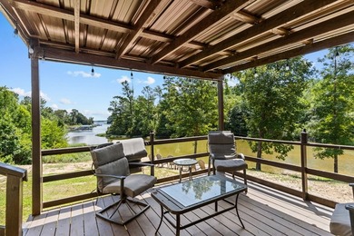 Lakefront living, room to roam, and move-in ready-this 4-bedroom - photo 9