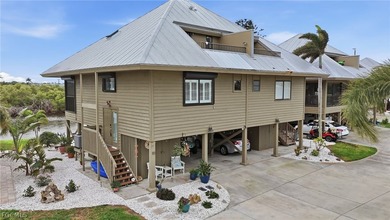 Waterfront living, private dock, boat lift, and direct access to - photo 5